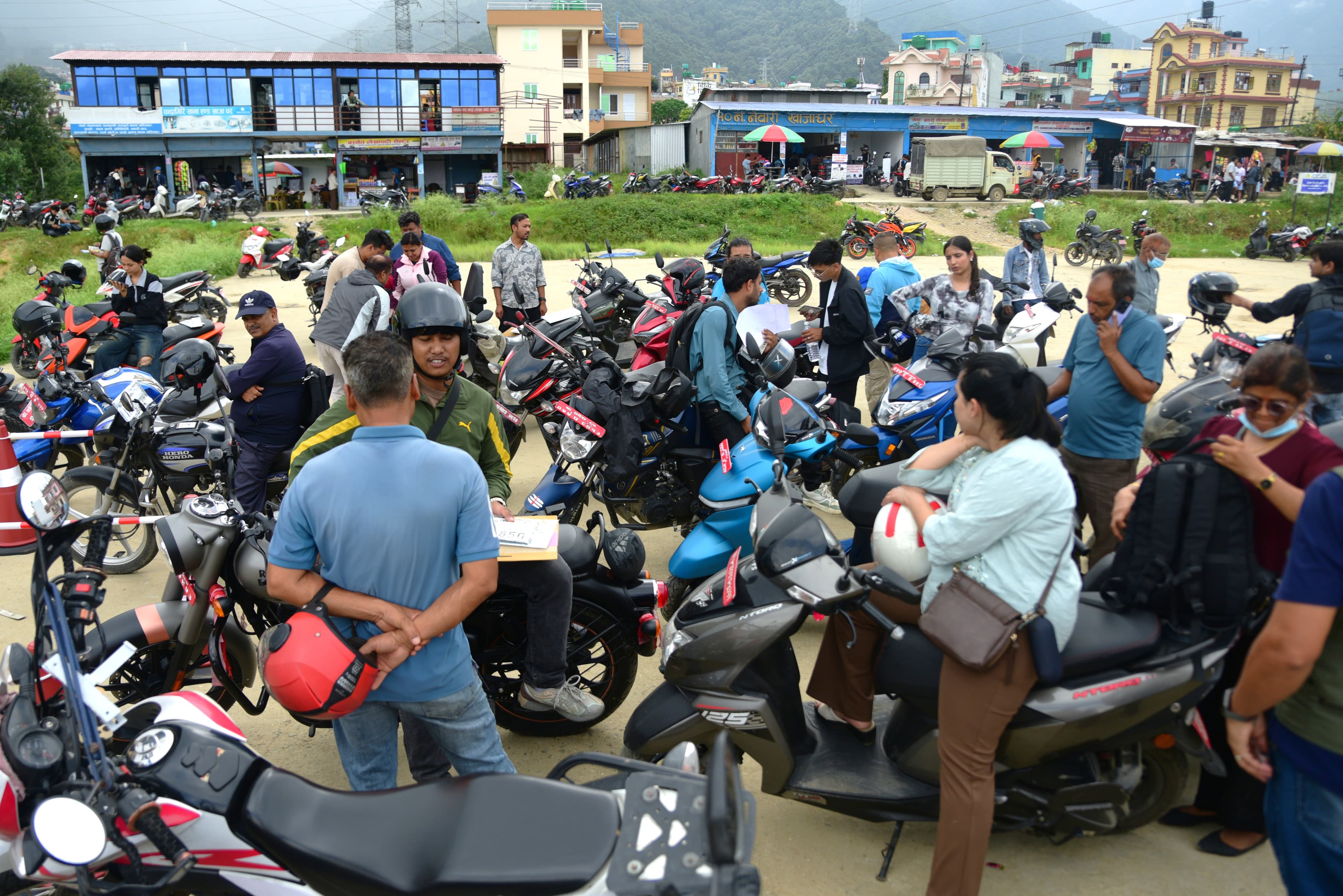 इम्बोस्ड नम्बर प्लेट जोड्न छैन सहज [तस्वीरहरू]