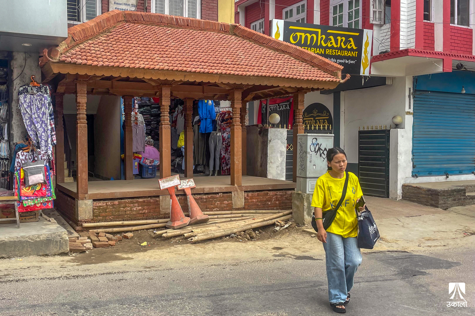 ढल्कुमा बनाइएको प्रतीक्षालय।