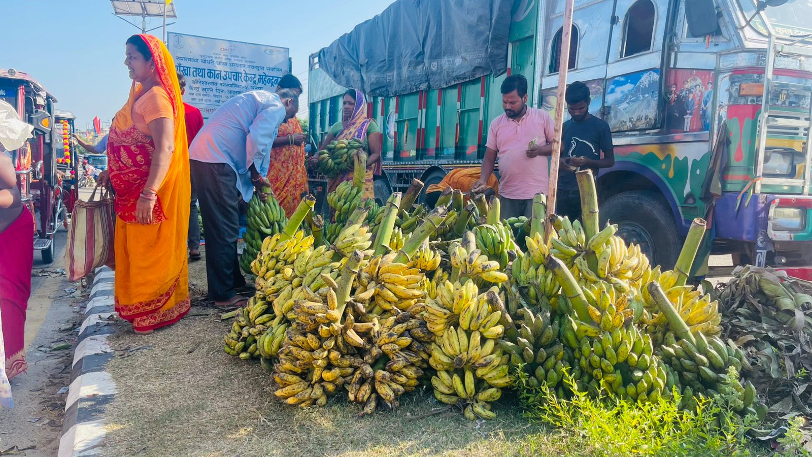 छठ पर्वले जनकपुरका बजारमा केराको माग र मूल्य दुवै बढ्यो