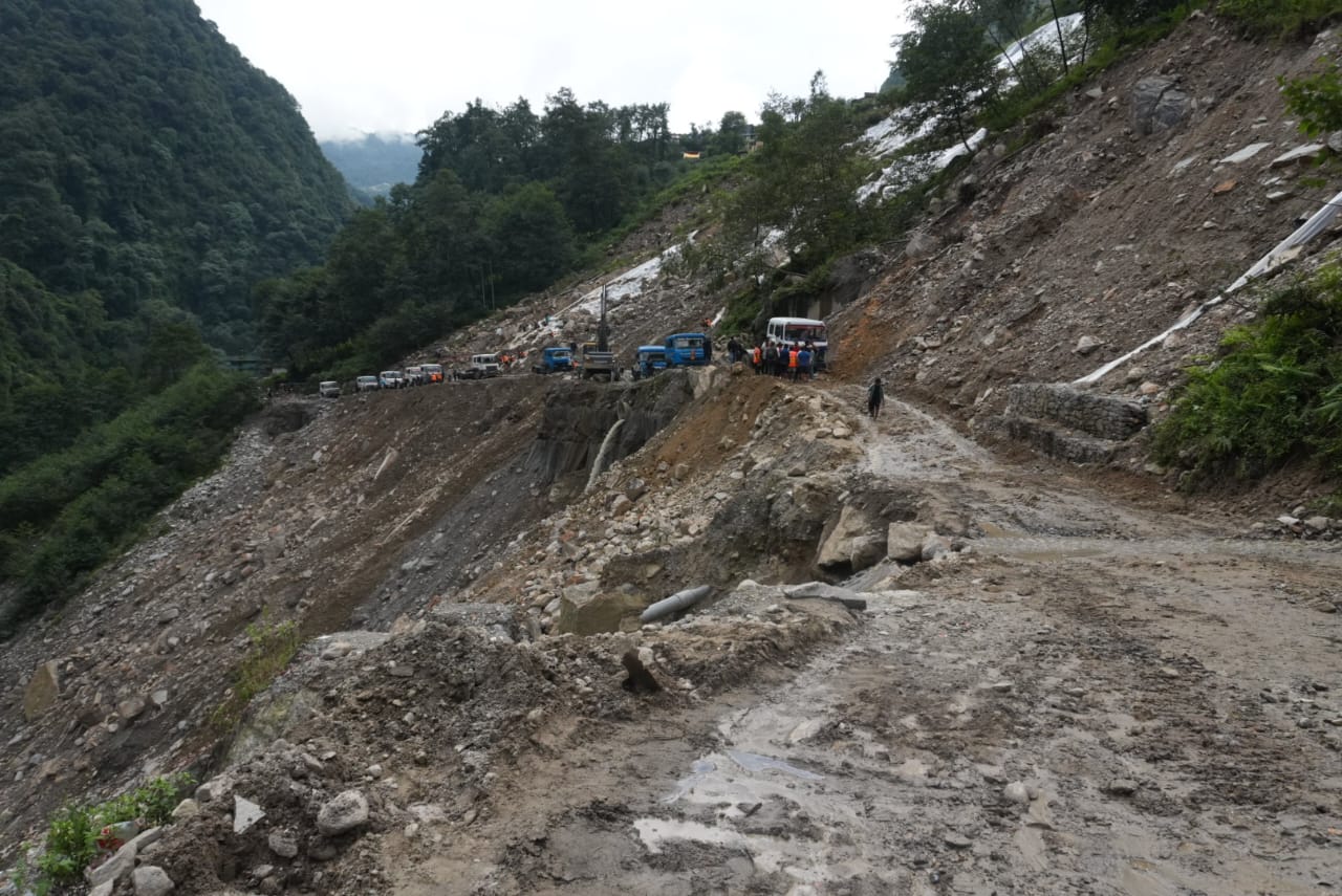तातोपानी नाकासँग जोड्ने कोदारी राजमार्ग सञ्चालनमा