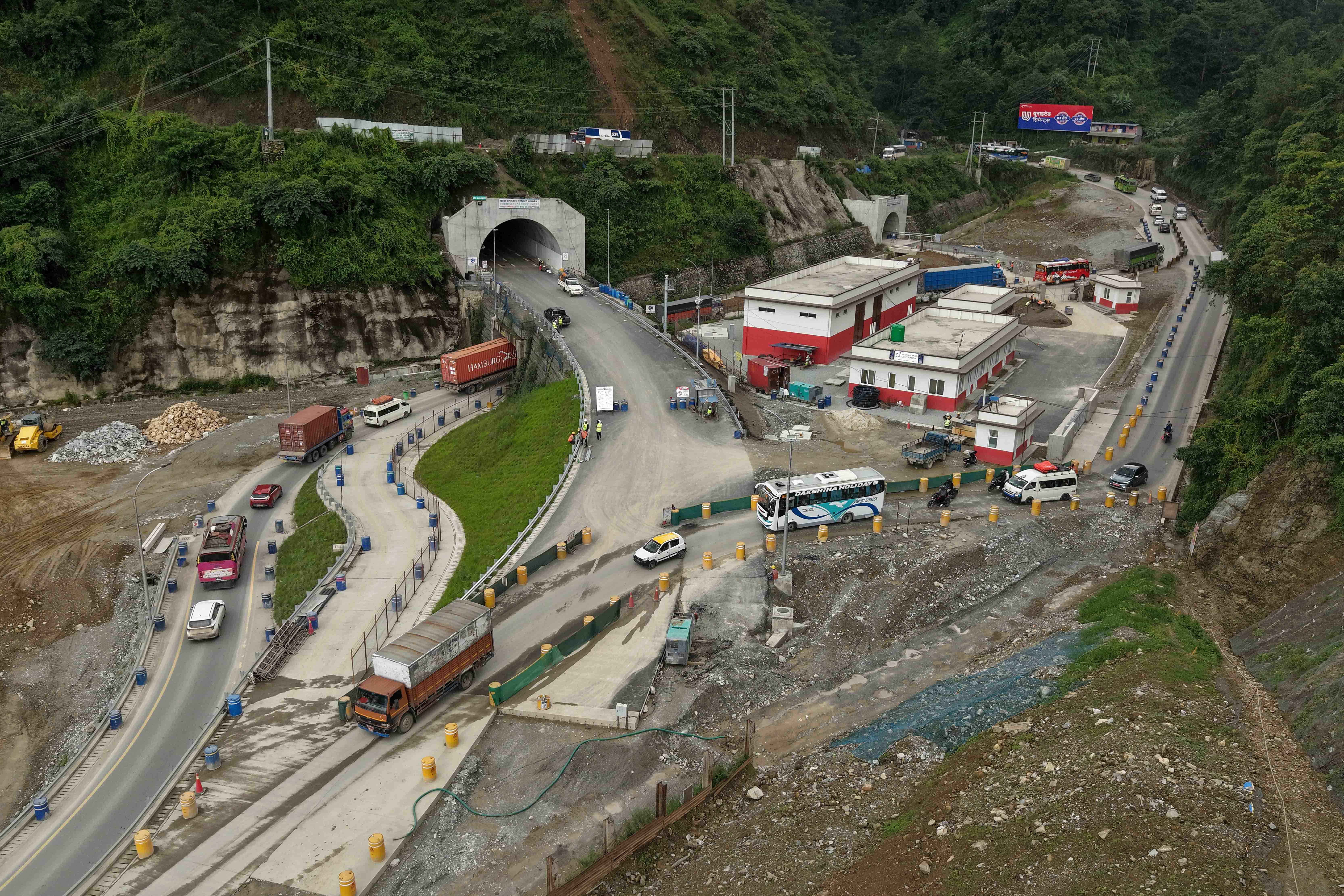 निर्माणको अन्तिम चरणमा नागढुंगा सुरुङ [तस्वीरहरू]