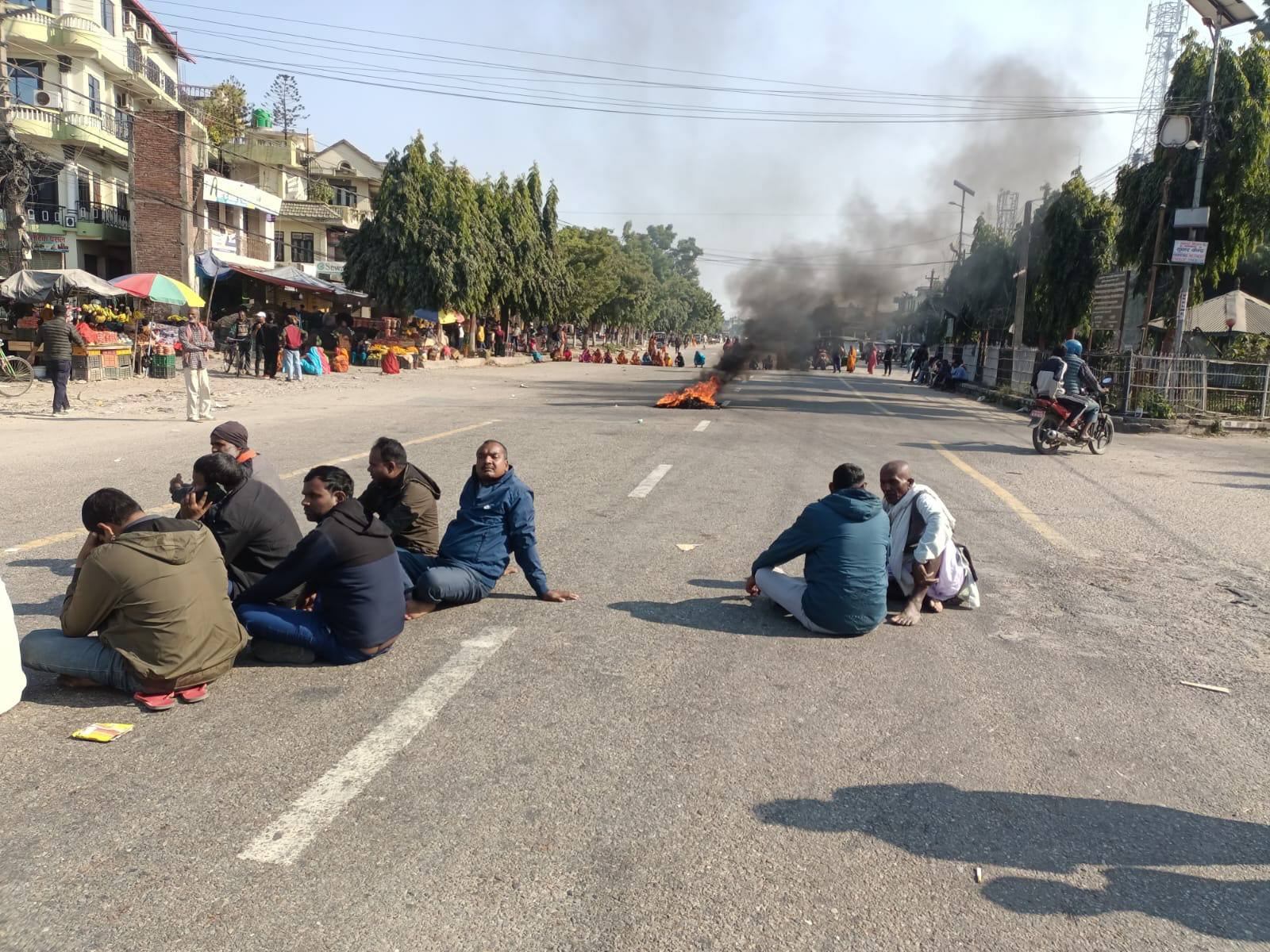 बसको ठक्करबाट एक जनाको मृत्यु, आफन्तद्वारा राजमार्ग अवरुद्ध