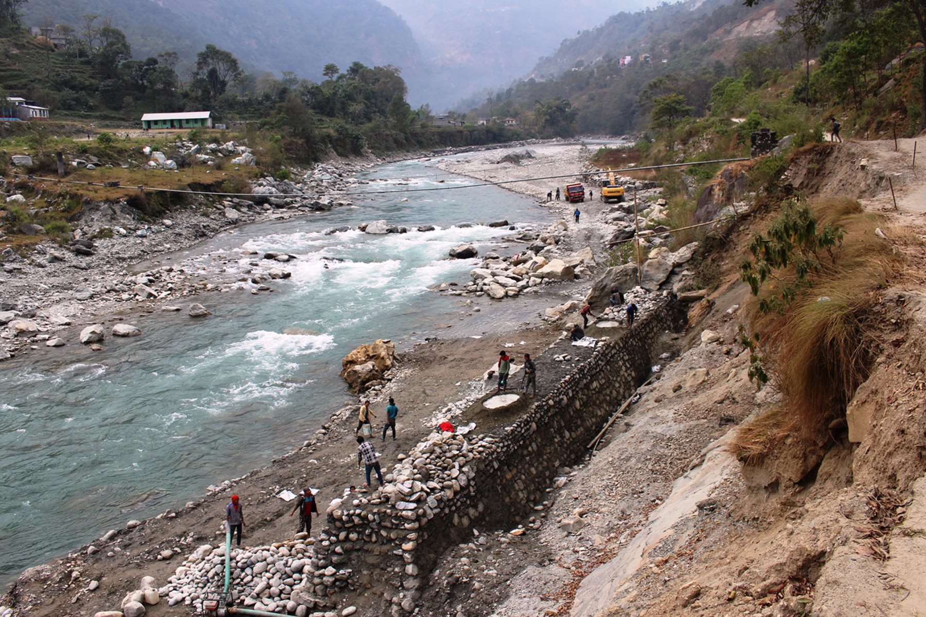 नदीको कटानले साँघुरिँदै बस्ती : जग्गा छैन तर कर तिर्दै छन् बगरफाँटबासी