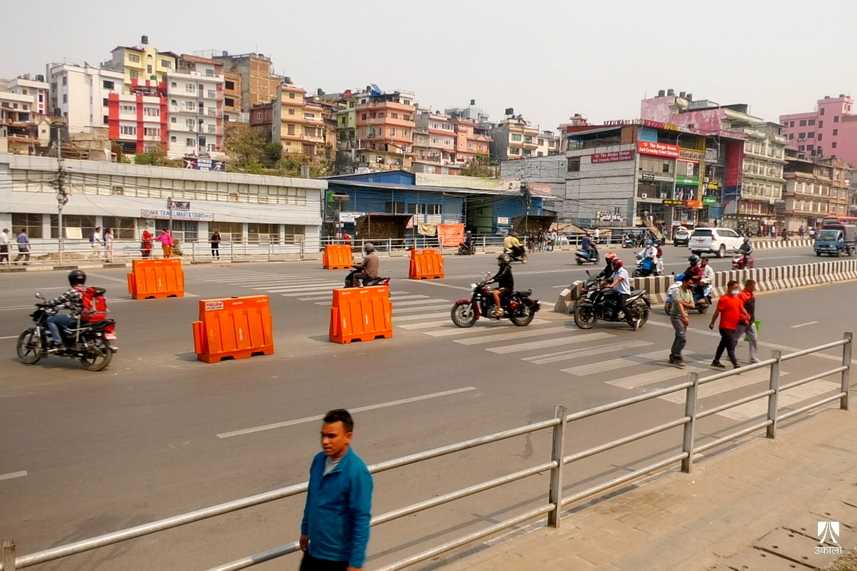 जेब्राक्रसबाटै ‘युटर्न’ लिँदा बढ्दै दुर्घटनाको जोखिम (भिडियो)