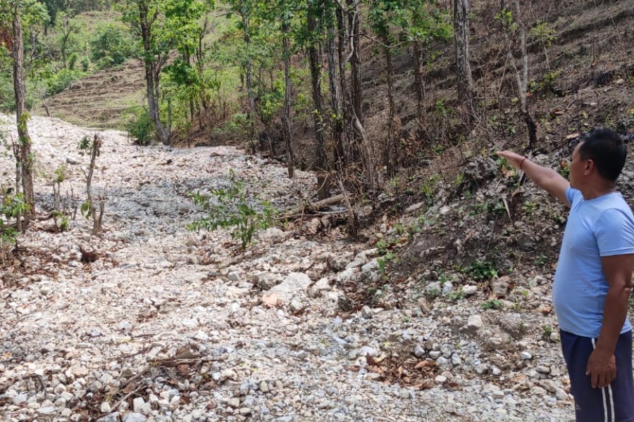 फष्टाइरहेका चुनढुंगा खानी: स्थानीय वासिन्दा र सरकारलाई हानि