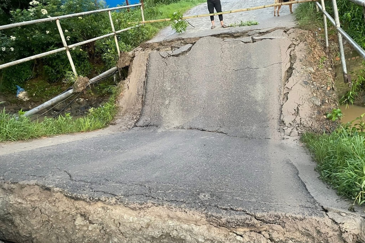 काभ्रेको नालामा पुल भाँचिदा काठमाडौँ जोड्ने वैकल्पिक सडक अवरुद्ध