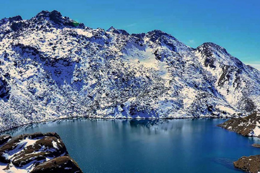 गोसाईकुण्डमा दशहरा मेला शुरू, ५ हजार तिर्थयात्रीले दर्शन गर्ने अनुमान