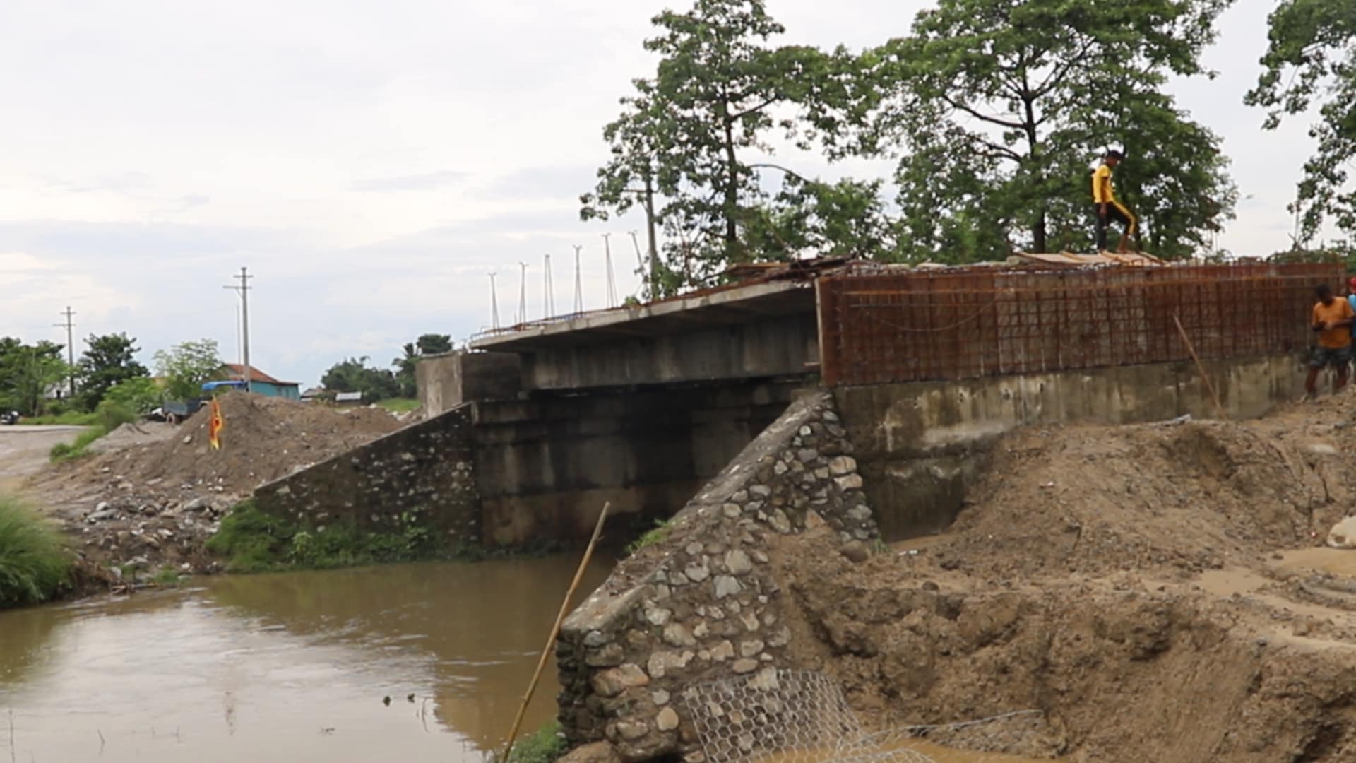 ३ वर्षमा बन्ने भनिएको गेउरिया पुल १० वर्षसम्म पनि बनेन