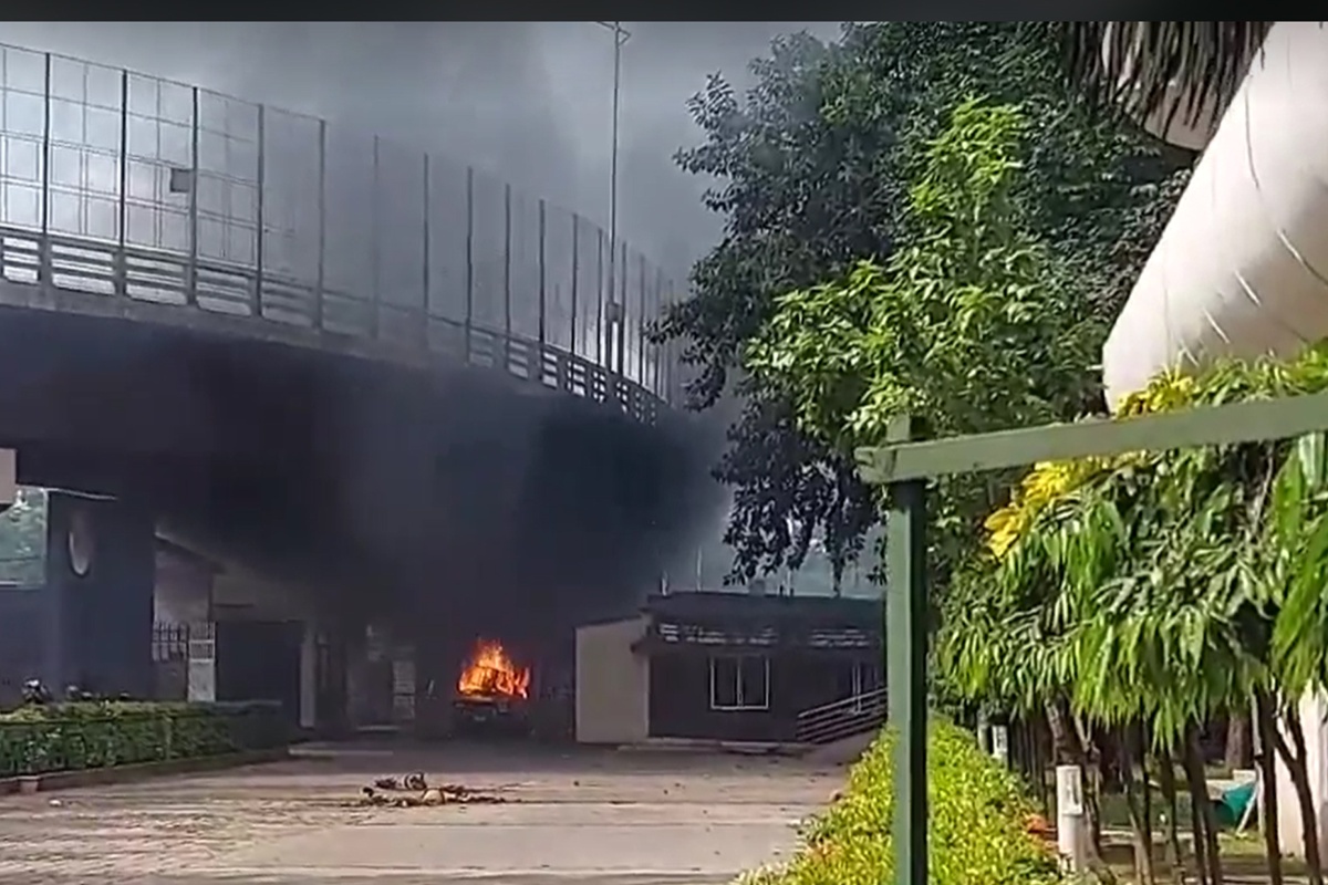 बांग्लादेशको सरकारी टेलिभिजनको मुख्यालयमा आगजनी