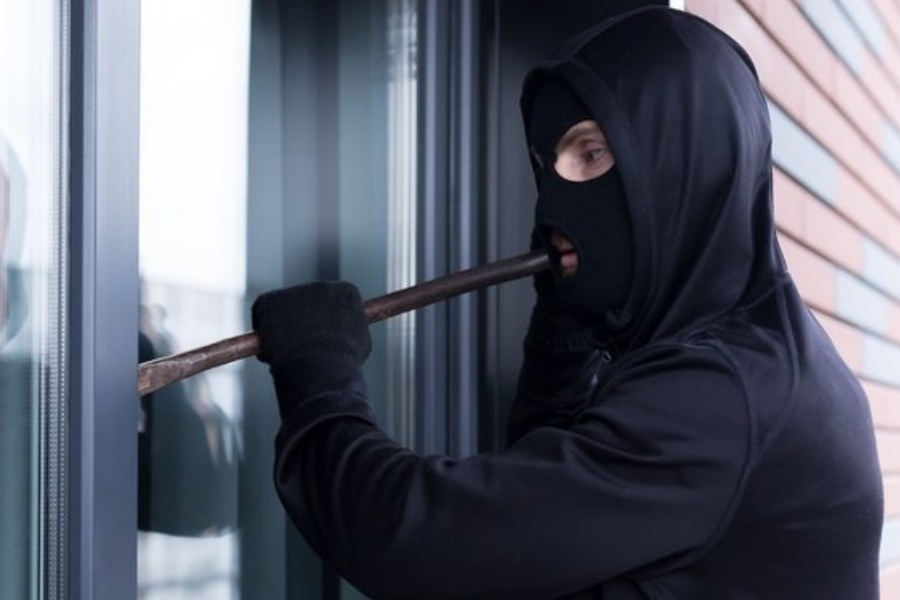 मुगुको डोल्फु गाउँँमा हतियारधारी समूहद्वारा लुटपाट