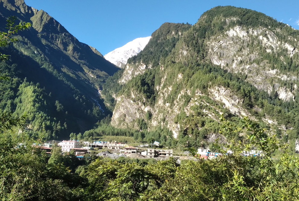 मनाङको शैक्षिक अवस्था : शिक्षक छन्, विद्यार्थी छैनन्