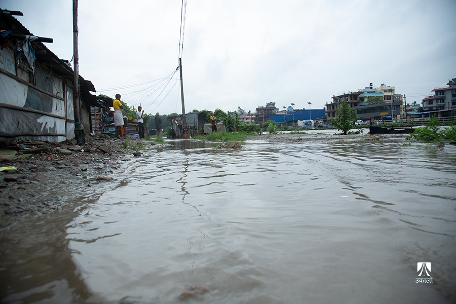असोजका बाढीपीडितले अहिले पाए राहत सामग्री