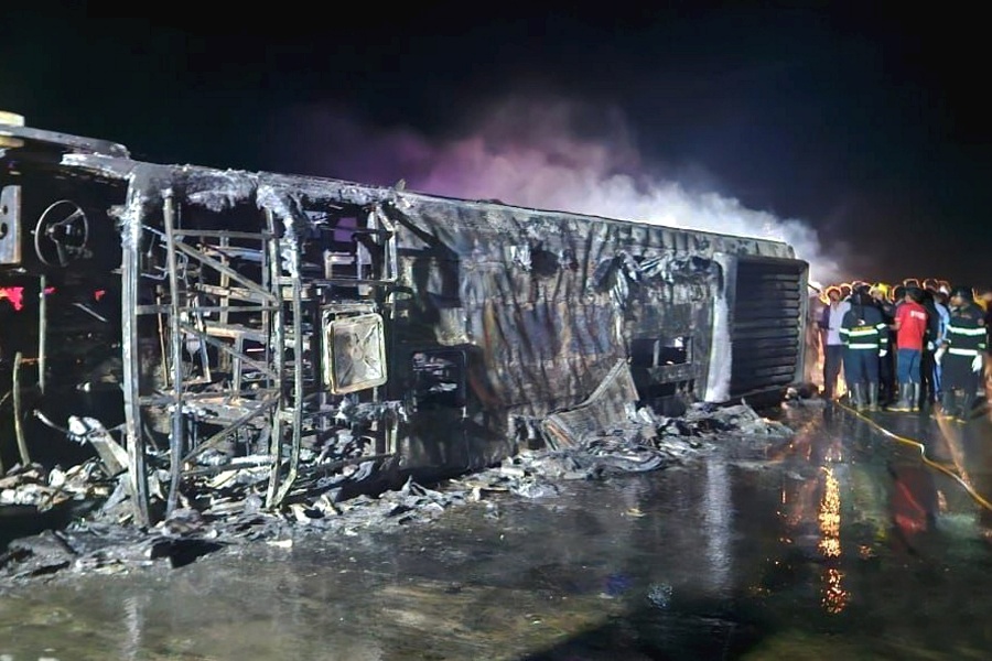 भारतको महाराष्ट्रमा गुडिरहेका बसमा आगलागी, २५ यात्रुको मृत्यु