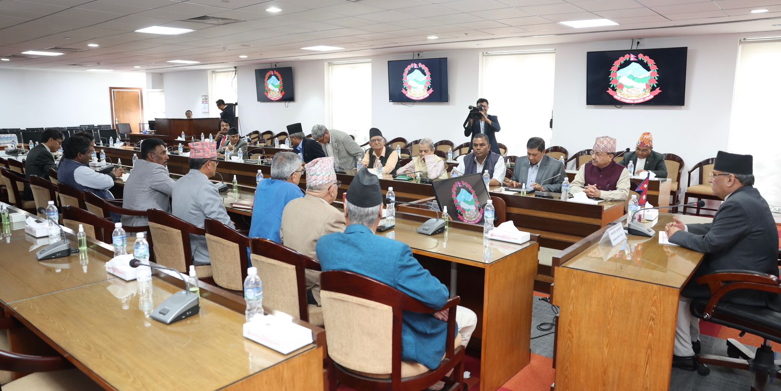 नीति तथा कार्यक्रमबारे सत्ता समर्थक दलहरूसँग प्रधानमन्त्रीले गरे छलफल