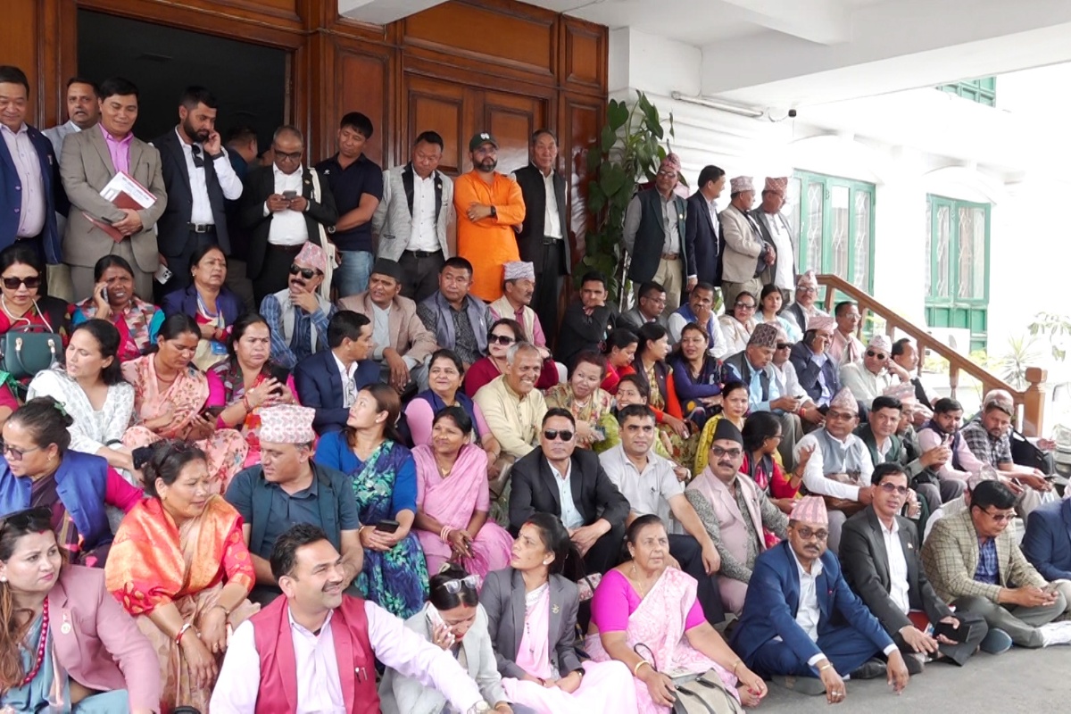 अनुदान कटौतीविरुद्ध स्थानीय जनप्रतिनिधि आन्दोलित, ७ दिनभित्र निर्णय सच्याउन माग