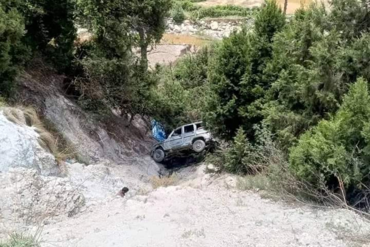 रारा जाँदै गरेको जिप दुर्घटना हुँदा १२ जना घाइते