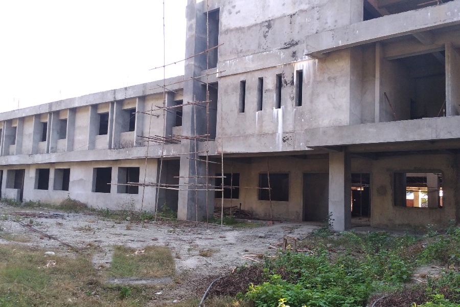 मेहलकुना अस्पतालको भवन निर्माण अलपत्र