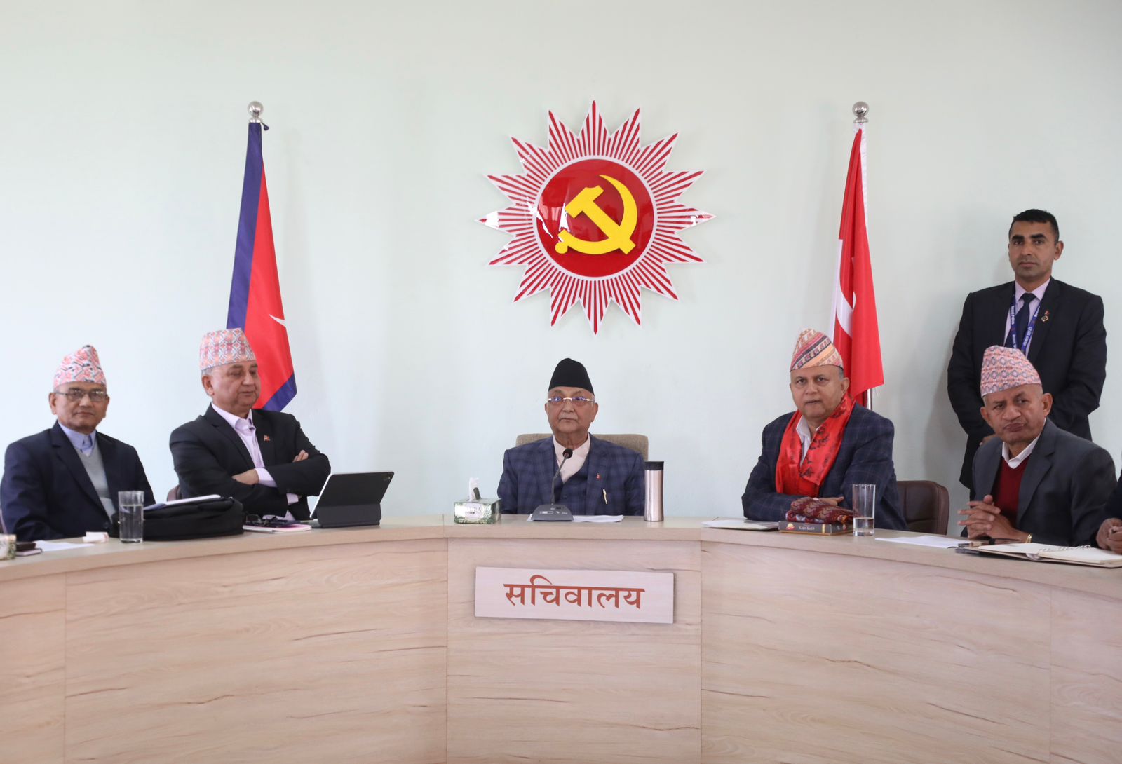 प्रचण्ड सुध्रिन्छन् कि भनेर प्रधानमन्त्री बनाएँ तर विश्वासघात गरे : ओली