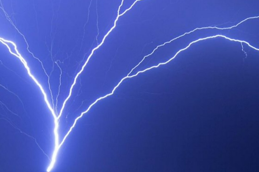 ताप्लेजुङमा चट्याङ लागेर छोराको मृत्यु, बाबुआमा घाइते