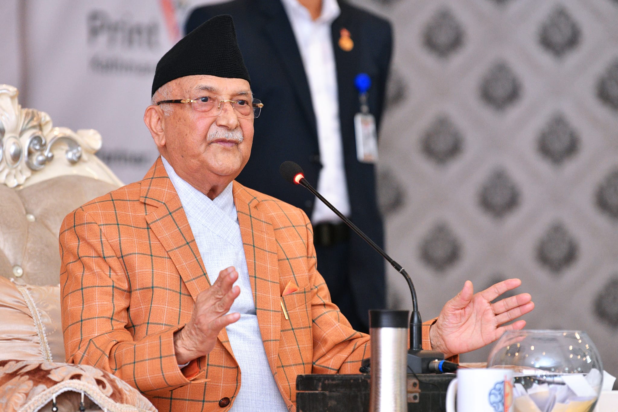 बाँचुन्जेल पद नछोड्ने प्रवृत्तिलाई तोड्न चाहन्छु: ओली