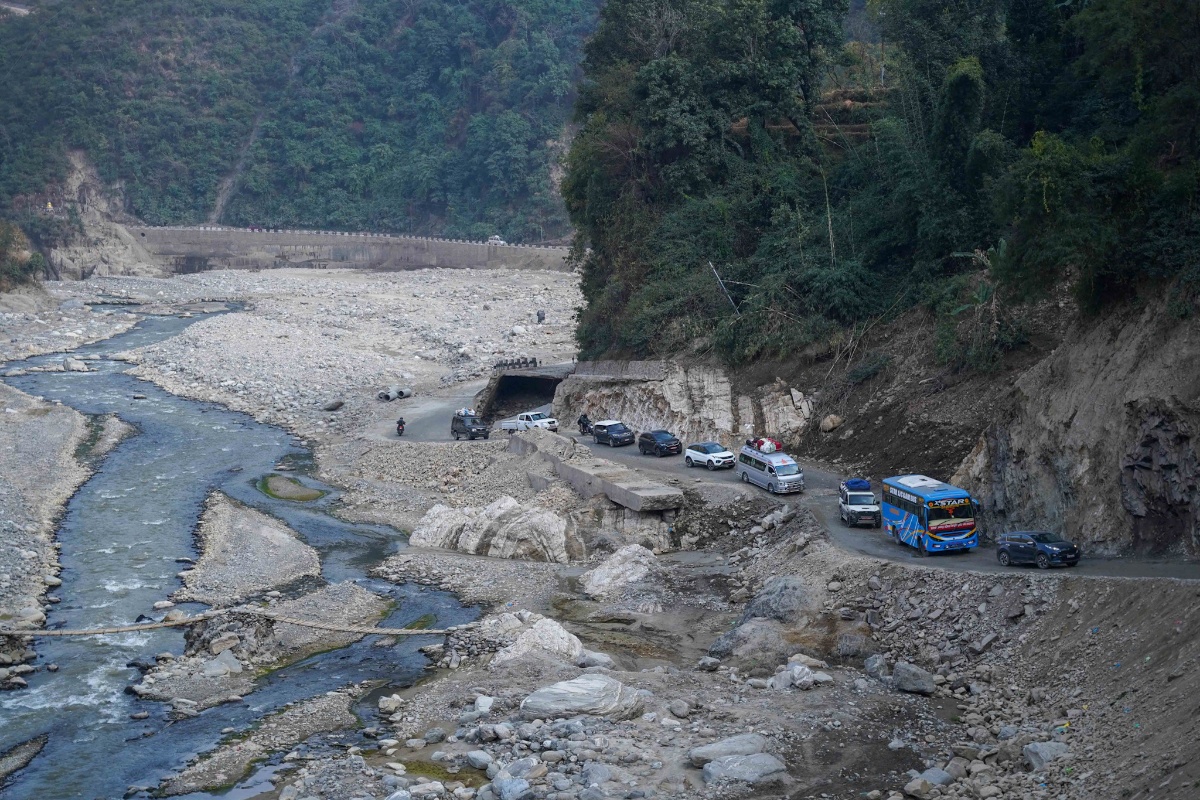 बाढीले खण्डहर बीपी राजमार्ग  (तस्वीरहरू)
