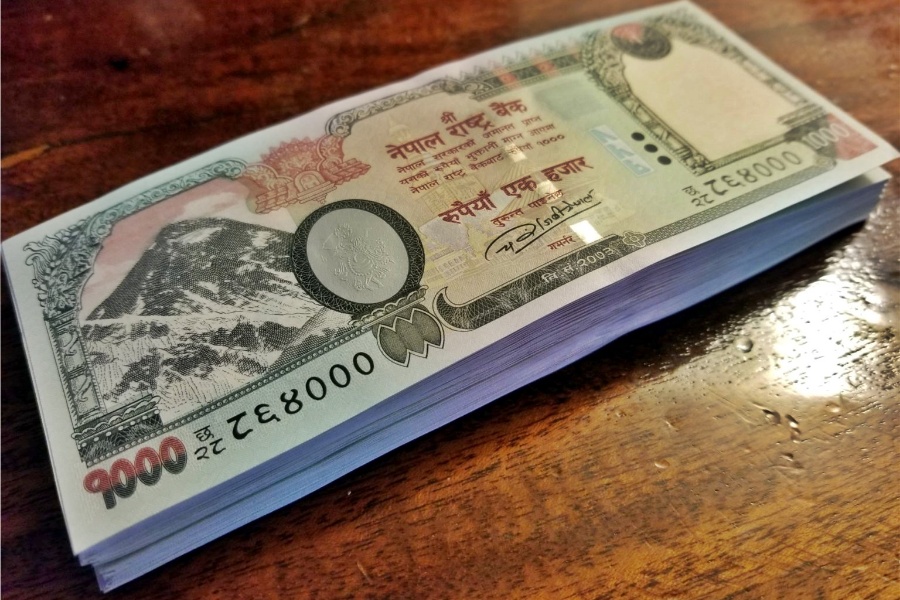 सिरहामा हतियारधारी समूहले लुट्यो मनी ट्रान्सफरको १५ लाख रुपैयाँ