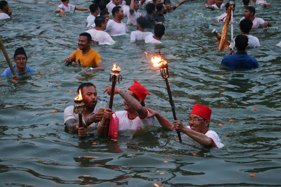 यसरी खोजियो हाँडीगाउँमा गहना (तस्वीरहरू)