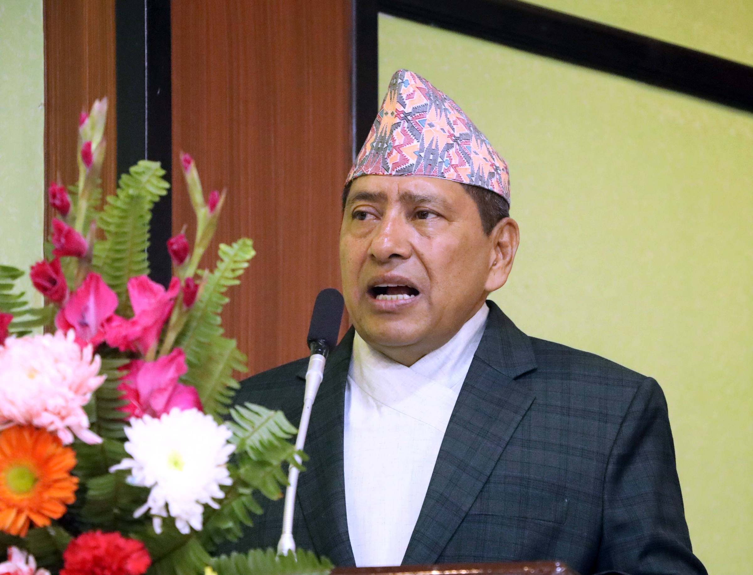 दबाब र प्रभावमुक्त भएर काम गर्न प्रहरी अधिकारीलाई गृहमन्त्रीको निर्देशन