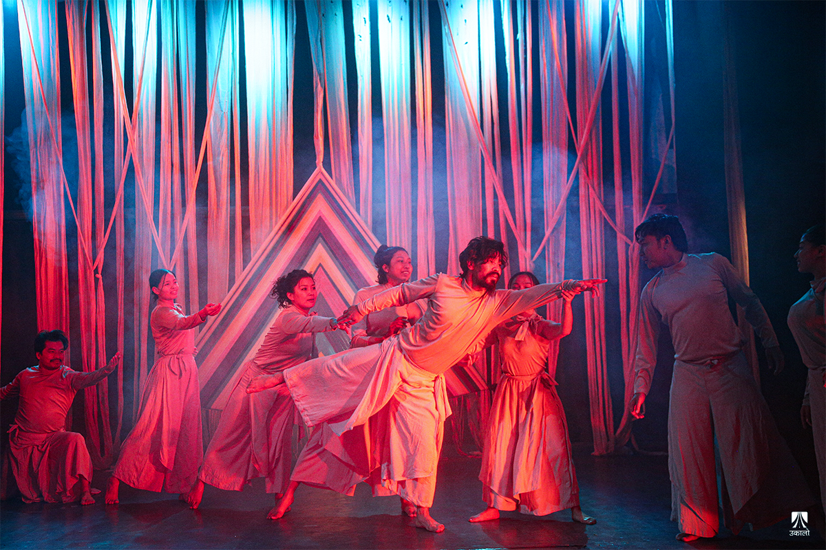 मानसिक स्वास्थ्यबारे गुम्सिएको मौनता तोड्ने नाटक ‘ब्युँझिएको सिरानी’ (तस्वीरहरू)