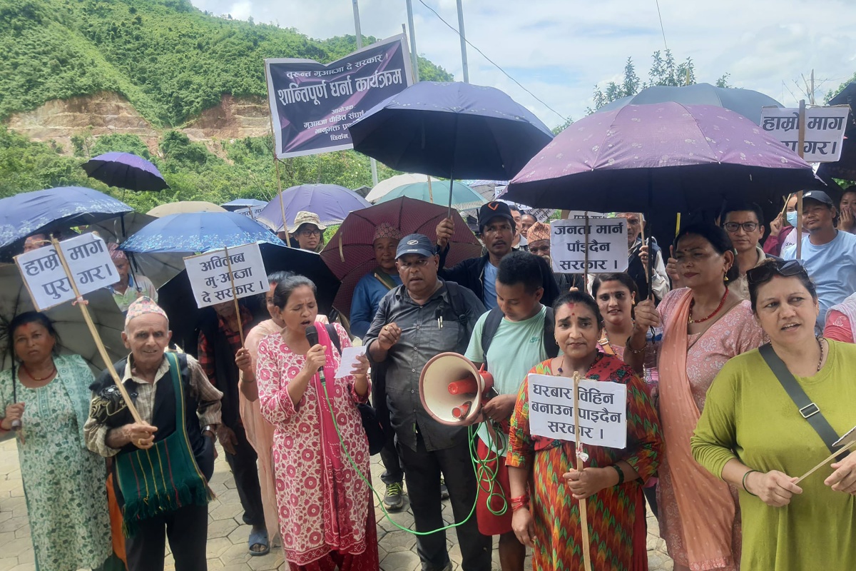 मुआब्जाको माग गर्दै भानुभक्त प्राणी उद्यानमा स्थानीयको तालाबन्दी