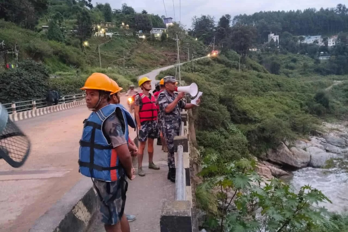 काठमाडौँका जोखिमयुक्त स्थानमा सशस्त्र प्रहरीको ‘पट्रोलिङ’ र ‘माइकिङ’