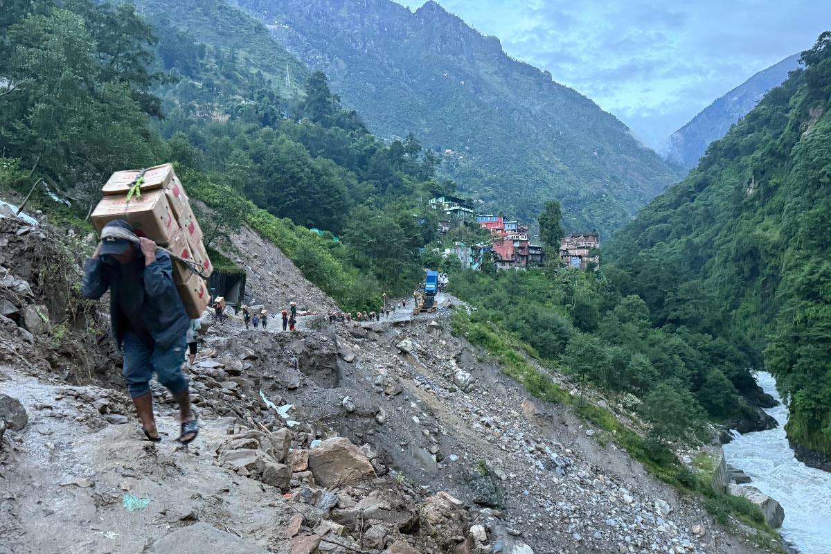 अरनिको राजमार्ग अवरुद्ध भएपछि…[तस्वीरहरू]