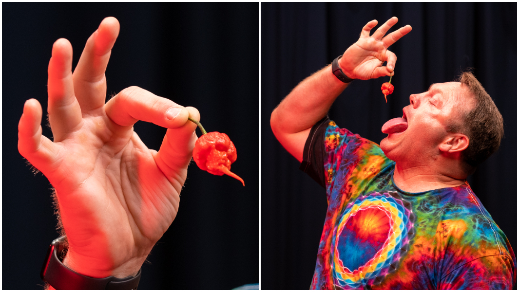 संसारको सबैभन्दा पिरो खुर्सानी खाएर कीर्तिमान (भिडिओसहित)