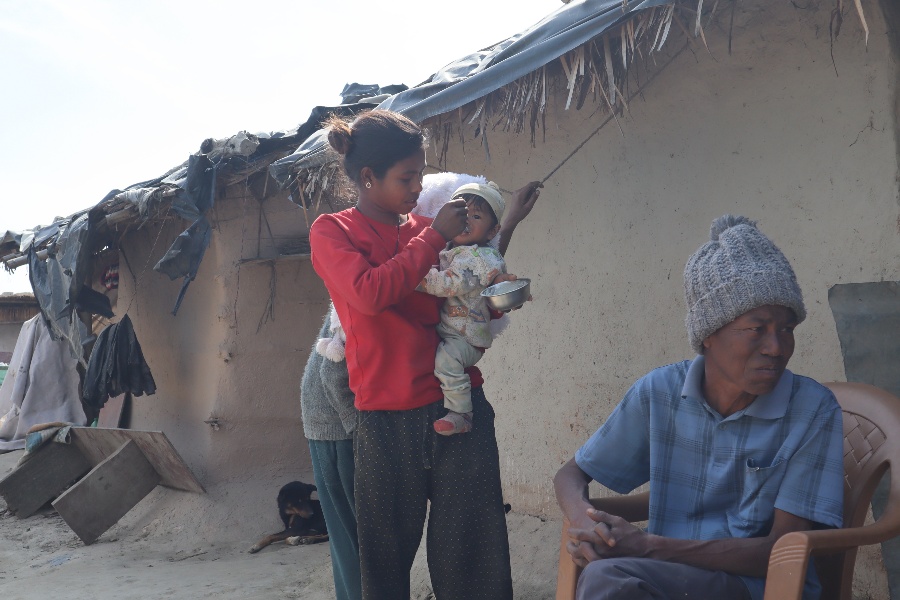 कञ्चनपुरका सोनाहा जातिको पीडा: बालुवा चालेर छाक टार्न धौ–धौ