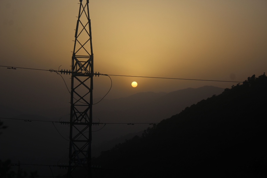 साढे ६ महिनामा ११ अर्ब १६ करोडको विद्युत् भारत निर्यात