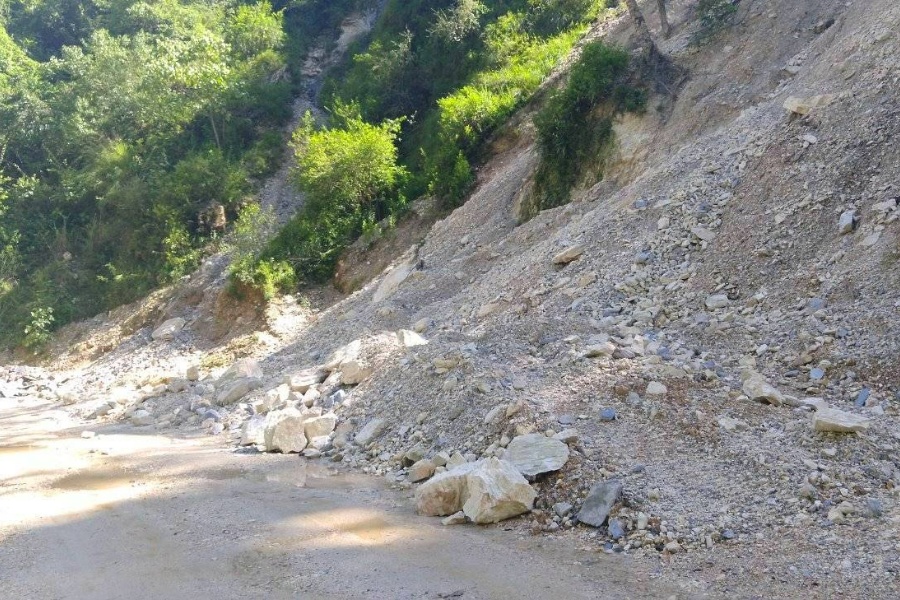 तनहुँ र पाल्पा जोड्ने कृष्णमार्ग ८ वर्षदेखि अलपत्र