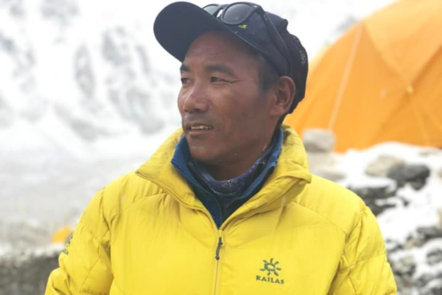 कामीरिता शेर्पा २७औँ पटक सगरमाथा शिखरमा, तोडे आफ्नै कीर्तिमान