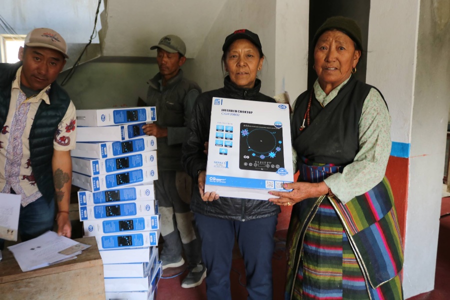 लो–घेकर दामोदरकुण्डका सबै घरपरिवारलाई विद्युतीय चुल्हो