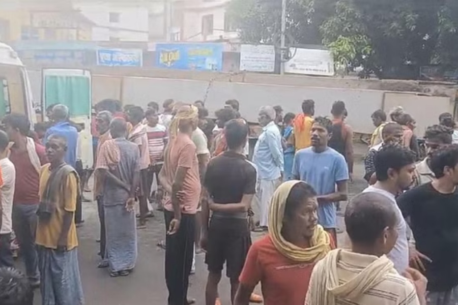 भारतको एक मन्दिरमा भागदौड मच्चिँदा ७ जनाको मृत्यु, १६ घाइते