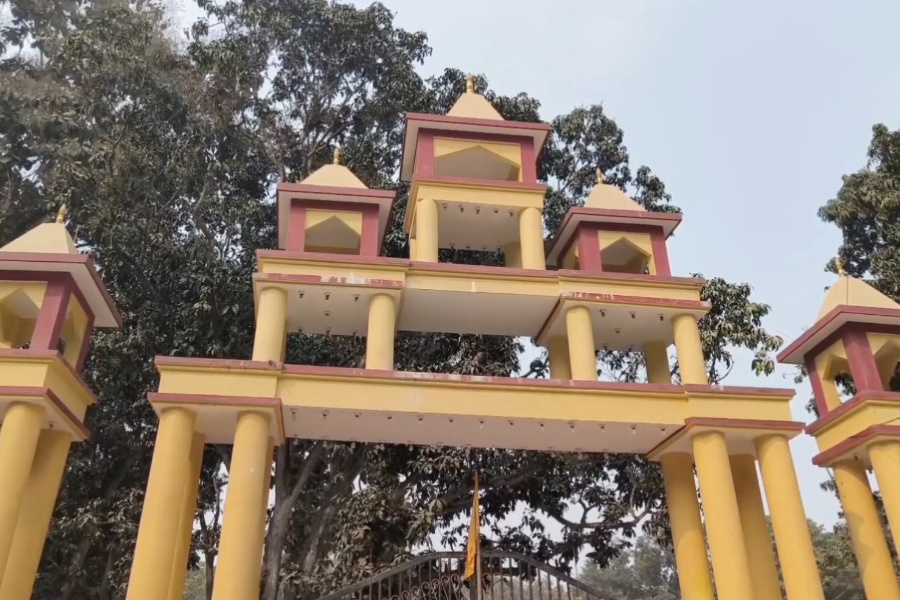 रामधुनीमा रोकियो नित्य पूजा, कार्की नेतृत्वको टोलीले मन्दिरमा ताला लगाएको पुजारीको आरोप