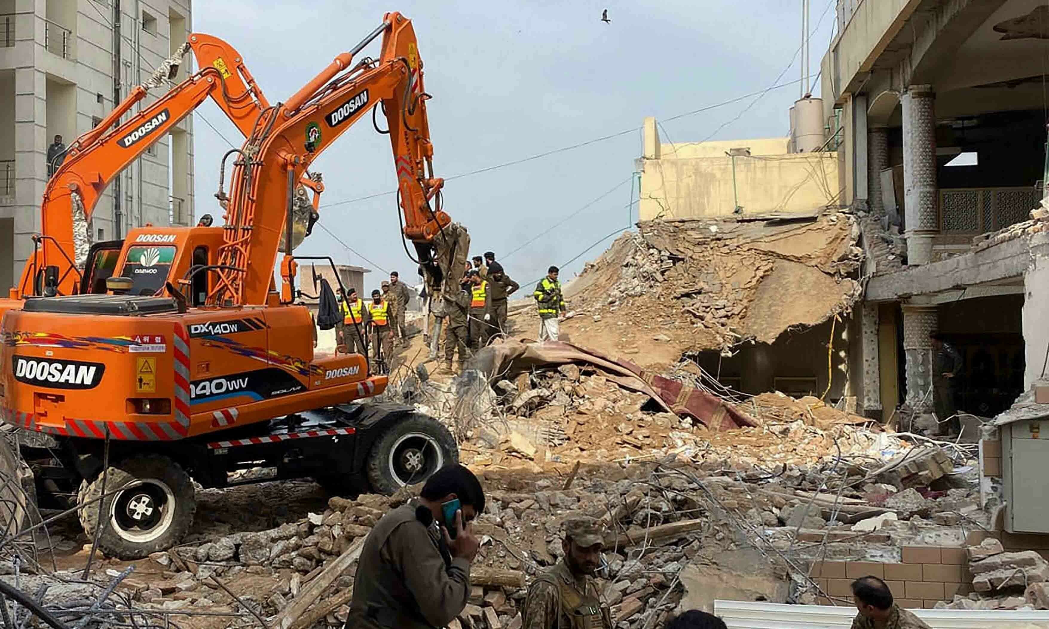 पाकिस्तानको मस्जिदमा भएको विस्फोटमा ज्यान गुमाउनेको संख्या १०० पुग्यो