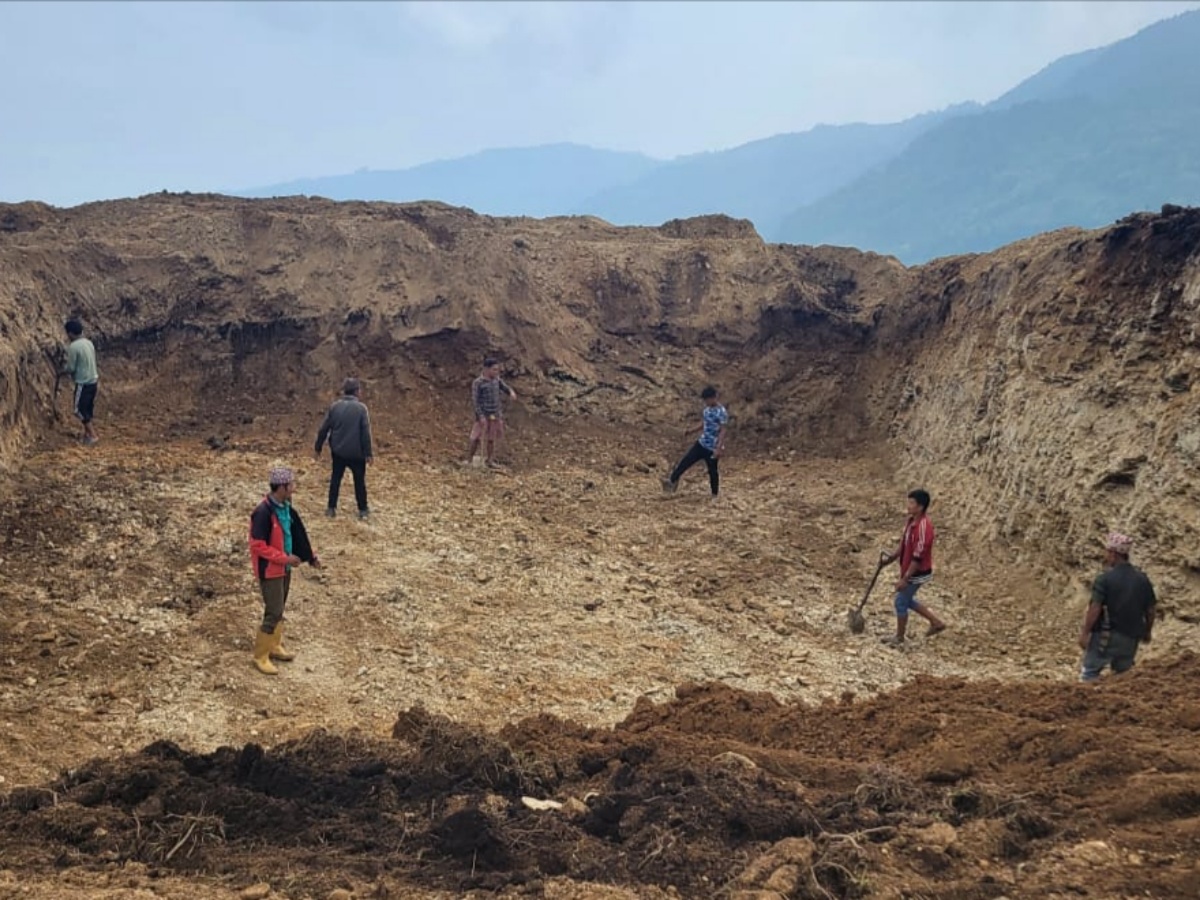 पानीको मुहान संरक्षण गर्न सामुदायिक वनमा ‘रिचार्ज’ पोखरी