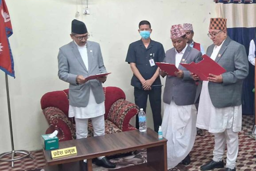 सुदूरपश्चिममा दुई मन्त्री र एक राज्यमन्त्रीले सपथ लिएसँगै सरकारले पायो पूर्णता