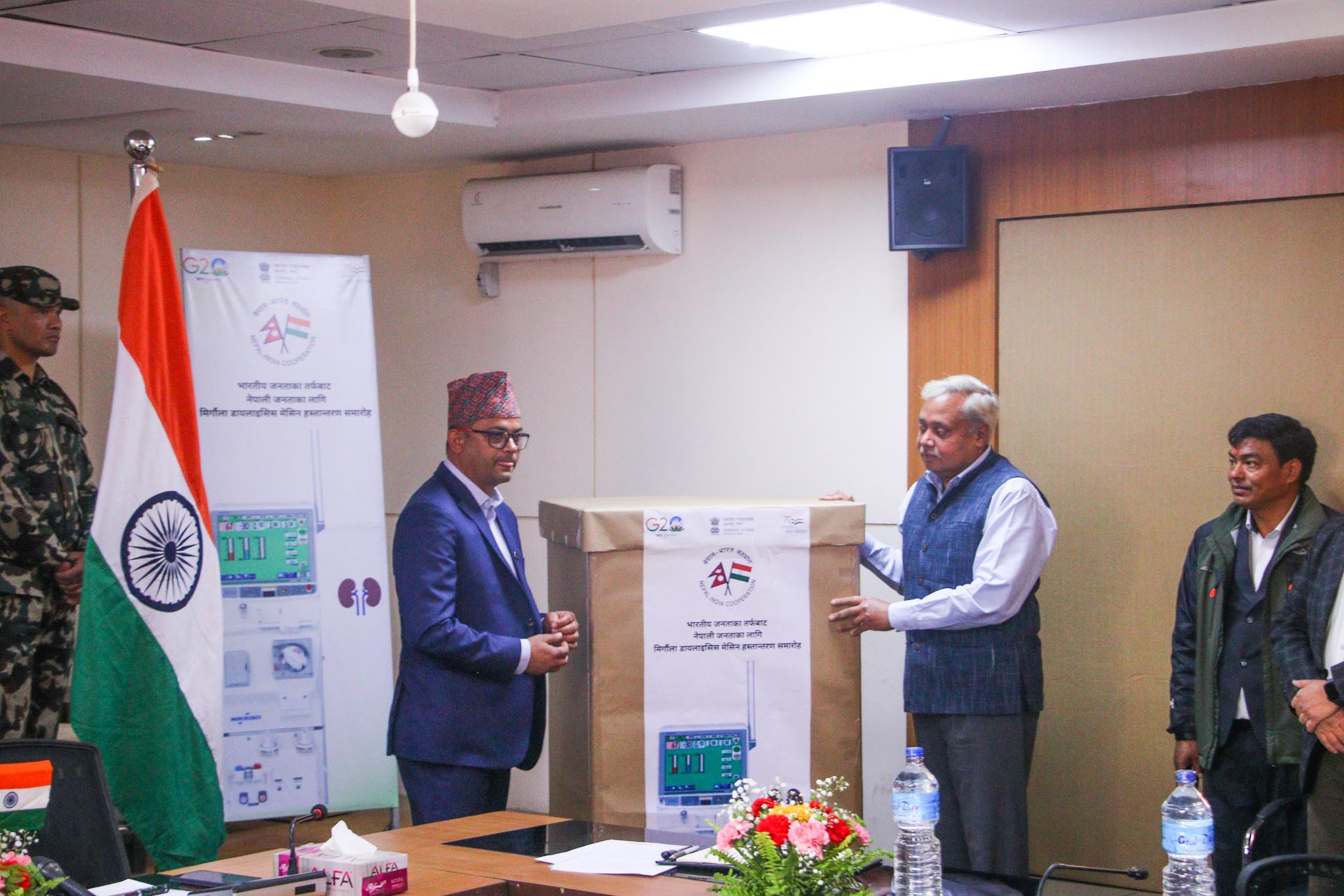 भारतले नेपाललाई दियो २० वटा डायलासिस मेसिन