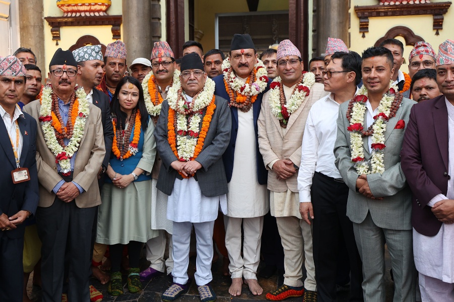 प्रधानमन्त्रीले पशुपतिमा चढाए भारतको महाकालेश्वरबाट ल्याएको जल 