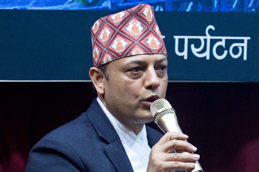 विमानस्थलबाट बिदेसिएको देख्नेले सिमानाबाट बाहिरिनेको लस्कर किन नदेखेकोः श्रममन्त्री