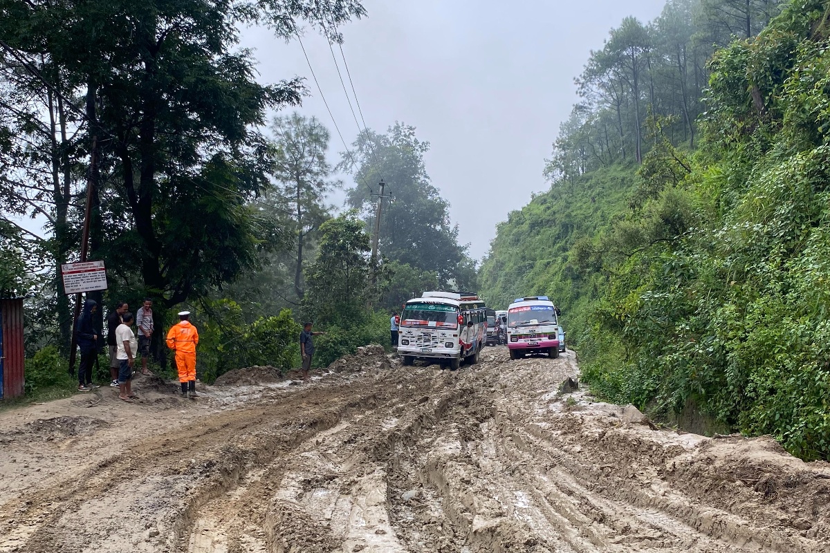 ३ वर्षदेखि धुलिखेल–खावा सडकखण्डमा यात्रा गर्न सास्ती