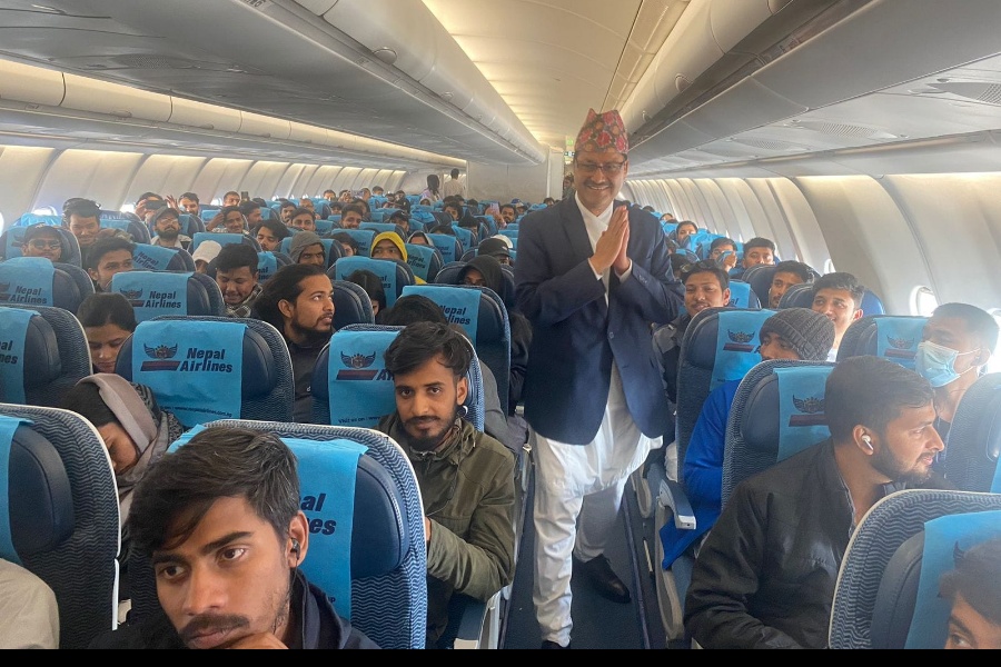 इजरायलबाट २५३ जना नेपालीलाई लिएर फर्कियो नेवानिको विमान