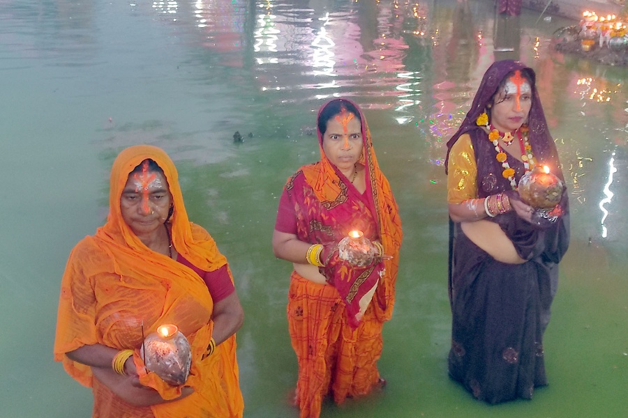 उदाउँदो सूर्यलाई अर्घ्य दिएर छठ पर्वको समापन