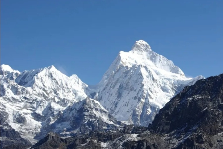 ४ विदेशीसहित १४ जनाले गरे कञ्चनजंघा आरोहण  